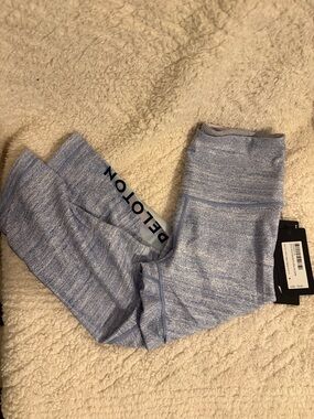 Peloton Light Blue Heather Seamless Capri Leggings